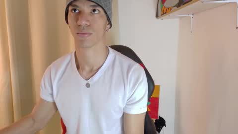 Snapshot of willy_veins chatting on October 20, 11:03 am willy_veins online show from October 20, 11:03 am