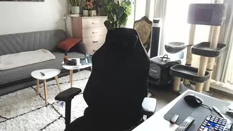 cream36 online show from November 27, 9:02 am