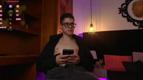  W O L F  online show from April 4, 11:29 am