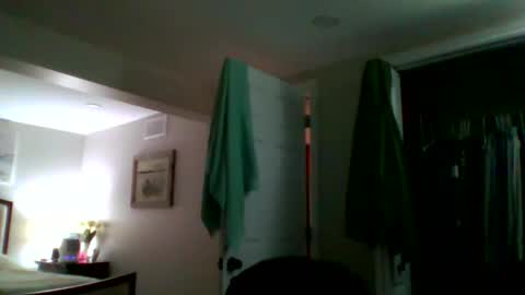 woodeee77 online show from February 6, 3:58 am