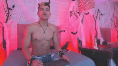 Snapshot of wyatt_2 chatting on October 14, 12:12 pm wyatt online show from October 14, 12:12 pm