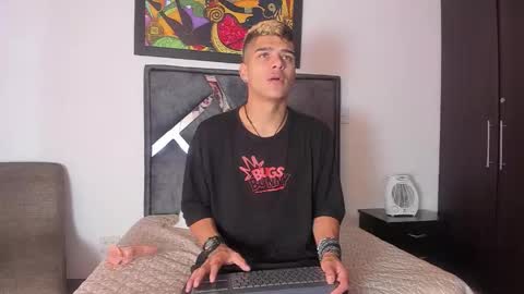 Snapshot of wyatt_2 chatting on October 13, 12:11 pm wyatt online show from October 13, 12:11 pm