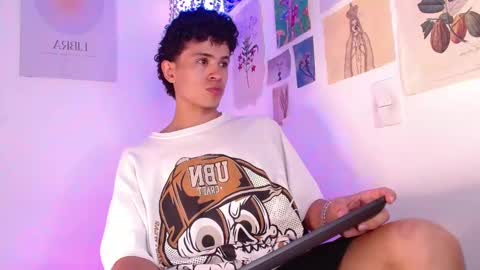 Snapshot of wyatt_444 chatting on December 6, 9:24 pm wyatt online show from December 6, 9:24 pm