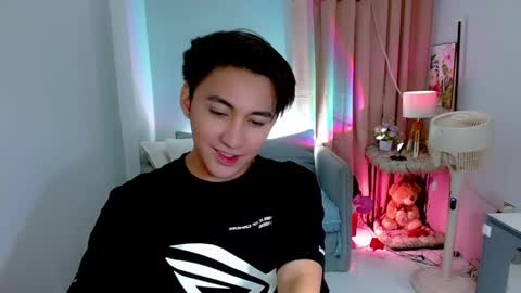 Snapshot of xasianprince4youx chatting on December 5, 7:38 am khris online show from December 5, 7:38 am