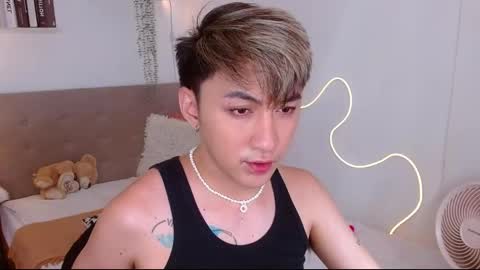 Snapshot of xasianprince4youx chatting on September 25, 6:56 am khris online show from September 25, 6:56 am