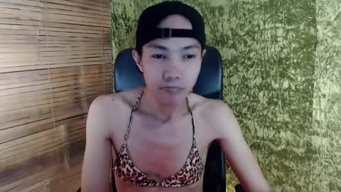 Snapshot of xxskinny_alonzoxx chatting on March 11, 2:29 pm Ali online show from March 11, 2:29 pm