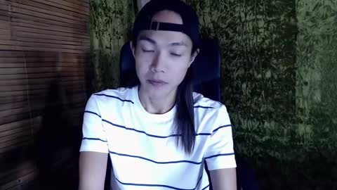 Snapshot of xxskinny_alonzoxx chatting on January 19, 12:17 am Ali online show from January 19, 12:17 am