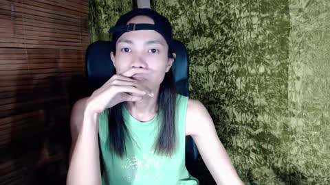 Snapshot of xxskinny_alonzoxx chatting on February 13, 8:55 pm Ali online show from February 13, 8:55 pm