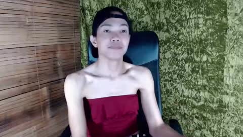 Snapshot of xxskinny_alonzoxx chatting on March 4, 9:43 pm Ali online show from March 4, 9:43 pm