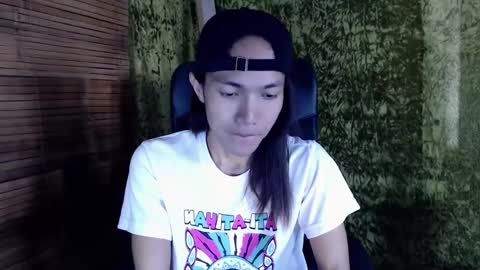 Snapshot of xxskinny_alonzoxx chatting on January 25, 1:32 am Ali online show from January 25, 1:32 am