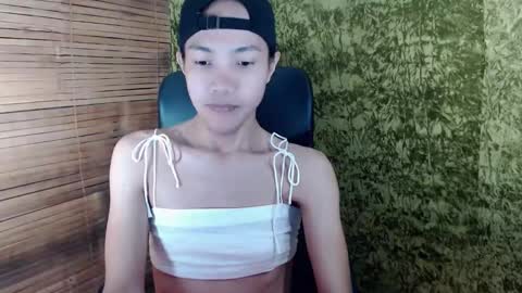 Snapshot of xxskinny_alonzoxx chatting on March 10, 8:56 pm Ali online show from March 10, 8:56 pm