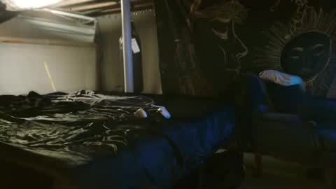 xxxjrstrokesxxx online show from February 5, 3:46 am