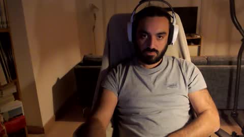 yeeaahoo online show from December 5, 7:43 pm