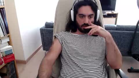 yeeaahoo online show from November 27, 10:30 am