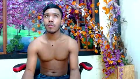 yeinner_ online show from October 20, 7:18 pm