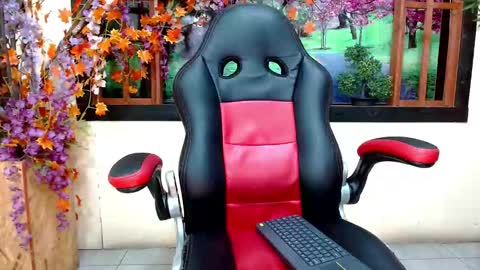 yeinner_ online show from October 15, 10:50 pm