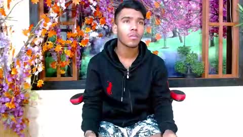 yeinner_ online show from October 13, 7:20 pm