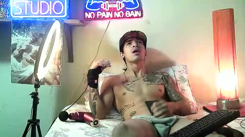 yeisoncastellanos1999 online show from February 13, 9:53 pm