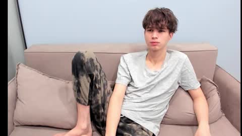 your_shy_guy online show from October 27, 6:32 pm