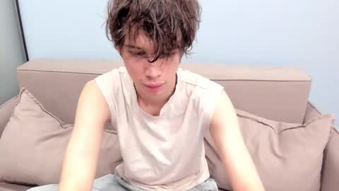 your_shy_guy online show from December 14, 5:47 am