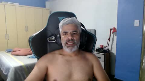 yourtoytoyoumaster3 online show from November 25, 7:27 pm