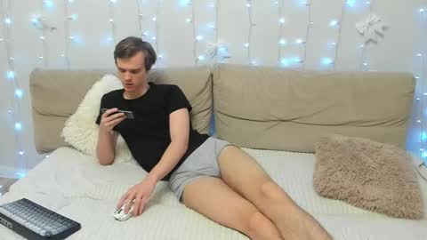 Yue Lang and Samm online show from May 18, 10:25 pm