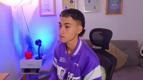 yulian_vasquez online show from November 12, 12:44 pm