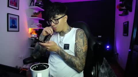 zac_muller1 online show from December 16, 1:01 am