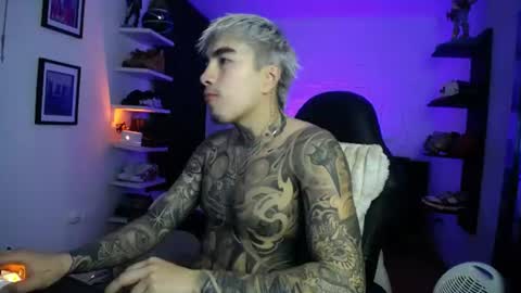 zac_muller1 online show from June 12, 5:06 am