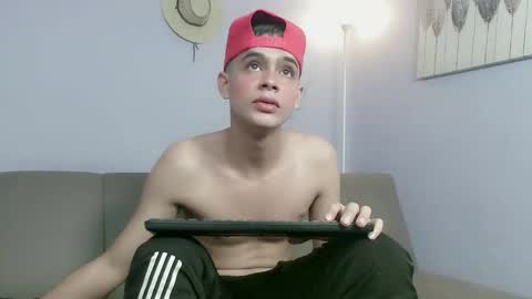 Snapshot of zacariass_ chatting on October 19, 9:45 am ZACARIAS online show from October 19, 9:45 am