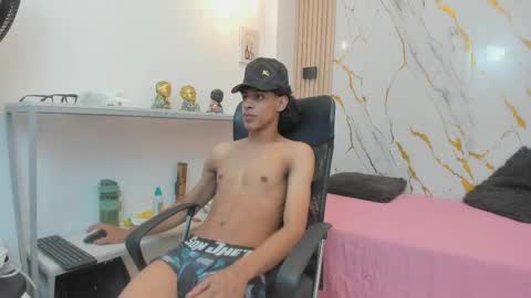 zayn_fox32 online show from May 24, 6:58 pm
