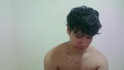 zeus_183 online show from March 26, 9:13 am