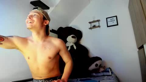 zeus online show from October 23, 8:01 pm