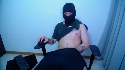 zoro_roronoa96 online show from October 19, 3:00 am