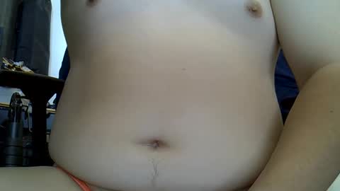 zxcv383645 online show from May 17, 4:31 am