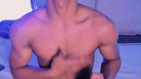 zyzz_1812 online show from October 28, 7:05 pm