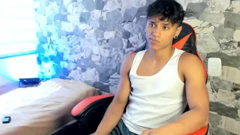 zyzz_1812 online show from May 30, 6:08 pm