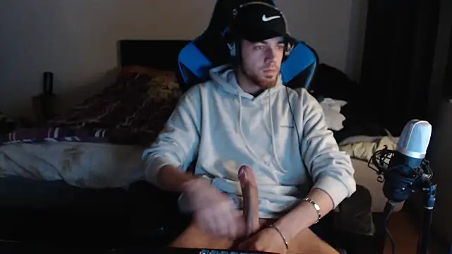 AlbanerYaro45 online show from December 11, 9:44 pm