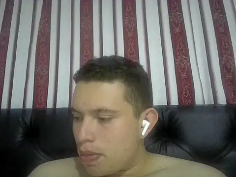 mons41 online show from April 5, 11:34 pm