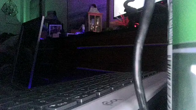 hotplombier online show from March 7, 6:44 am