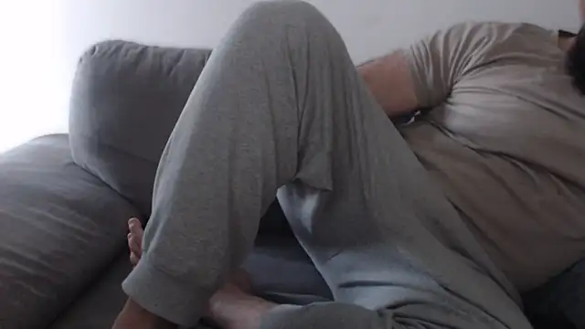 hugemachohandsome online show from April 9, 6:19 am