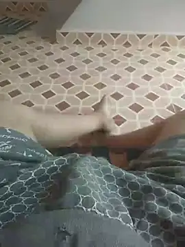 Snapshot of deshifuckers chatting on February 14, 2:07 am deshifuckers online show from February 14, 2:07 am