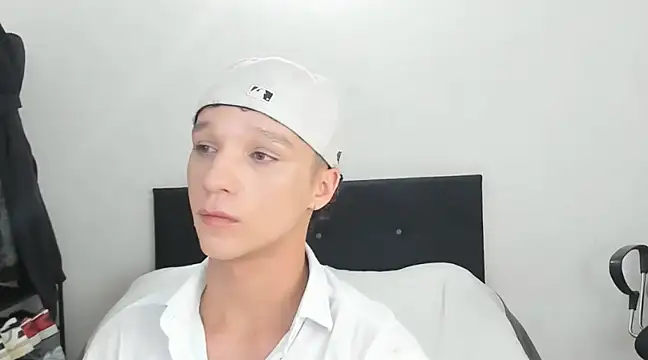 angelcortes online show from December 24, 10:55 am