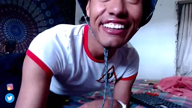 Snapshot of Tylerfordxxx chatting on October 15, 9:11 pm Tylerfordxxx online show from October 15, 9:11 pm