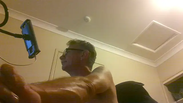 butseriouslykahnt online show from January 21, 6:44 pm