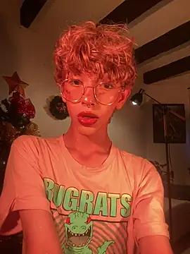 lyamthommpson online show from December 19, 10:07 pm