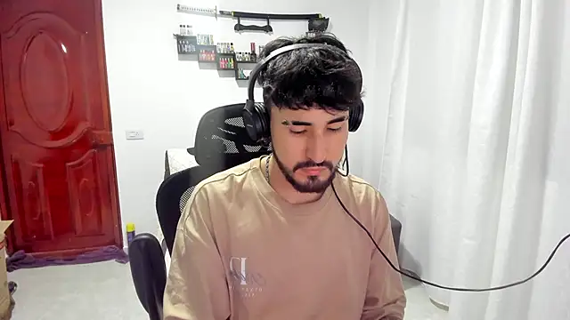 DmitriSanders online show from April 26, 4:32 am