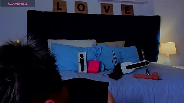 Issac james  online show from April 11, 7:37 am