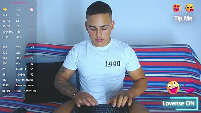 Latino Junge online show from December 3, 3:22 pm