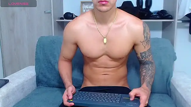 Snapshot of Tristan-bm chatting on October 16, 12:02 pm Tristan-bm online show from October 16, 12:02 pm